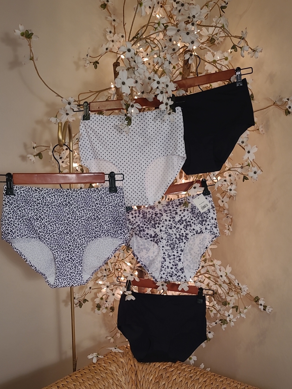 NWT Black and White Briefs Panty Set of 5